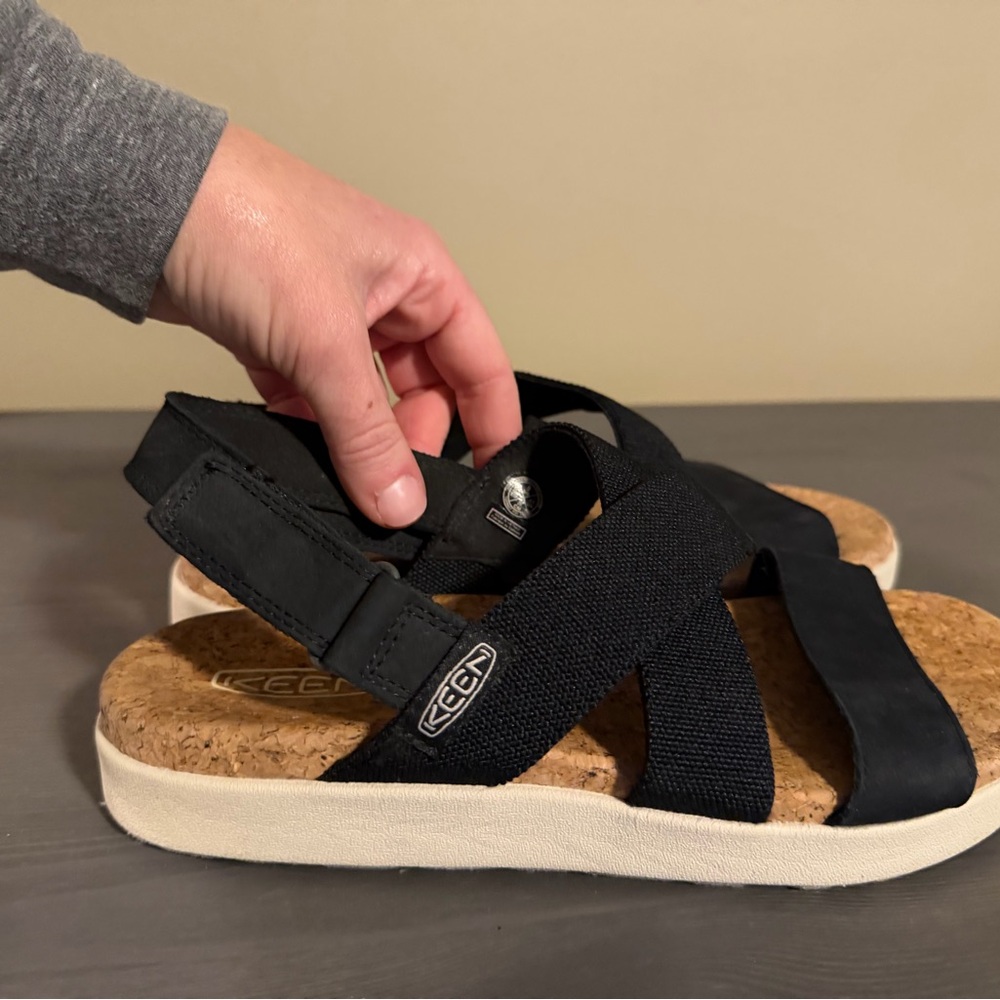 Keen Black Cork-Trim Crisscross Sandals - Picture 5 of 9